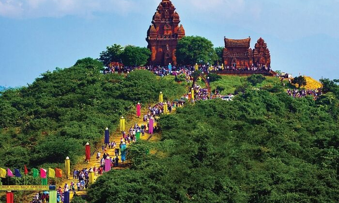 Đặc sắc triển lãm 'Việt Nam những sắc màu văn hóa'