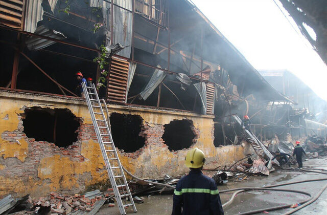 Liệu có xuất hiện nguy cơ nhiễm độc sau vụ cháy kho Rạng Đông?