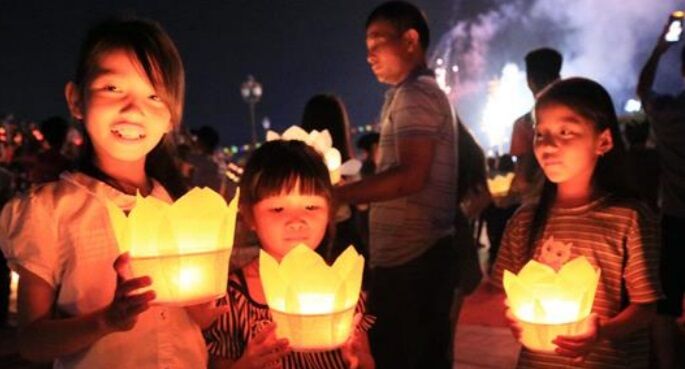 Hội hoa đăng trên sông Lục Đầu loại bỏ triệt để rác thải nhựa