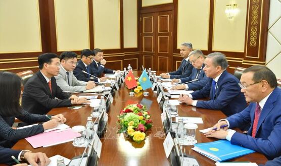 Trưởng Ban Tuyên giáo Trung ương thăm, làm việc tại Kazakhstan