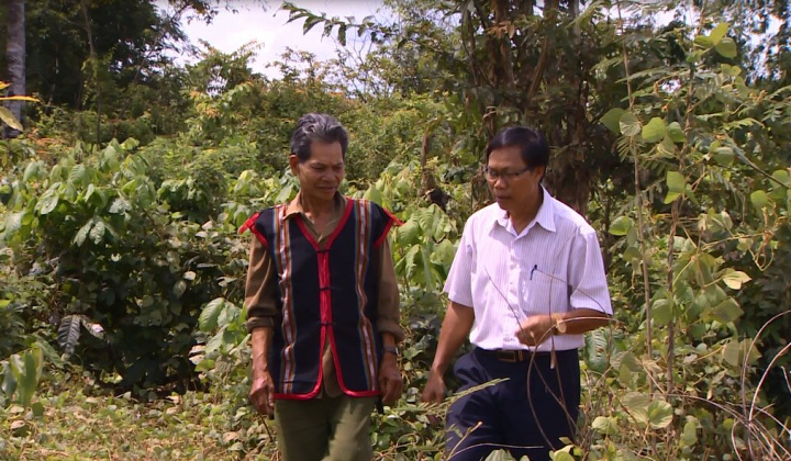 Thăm lại quê hương A Sanh - Người lái đò trên sông Pô Kô