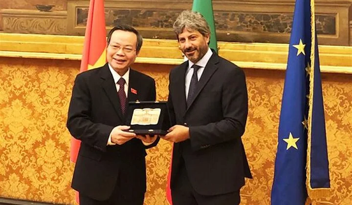 Phó Chủ tịch Quốc hội Phùng Quốc Hiển hội đàm với Phó Chủ tịch Hạ viên Italy