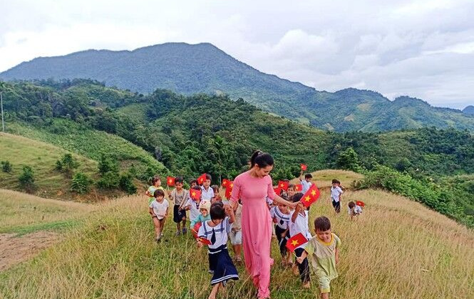 Một lễ khai giảng đơn sơ mà tràn đầy tình yêu thương ở Quảng Nam