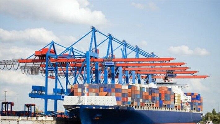 Việt Nam nhập siêu 410 triệu USD nửa đầu tháng 1