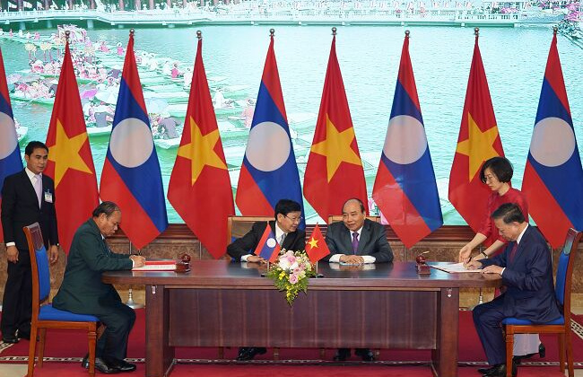 Việt Nam-Lào phấn đấu tăng ít nhất 10-15% kim ngạch thương mại năm 2020