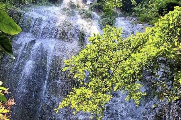 Huyền thoại về "dòng nước thiêng" Núi Cấm