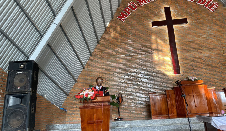 Nâng cao vai trò của chức sắc tôn giáo trong đảm bảo nhân quyền tại Việt Nam