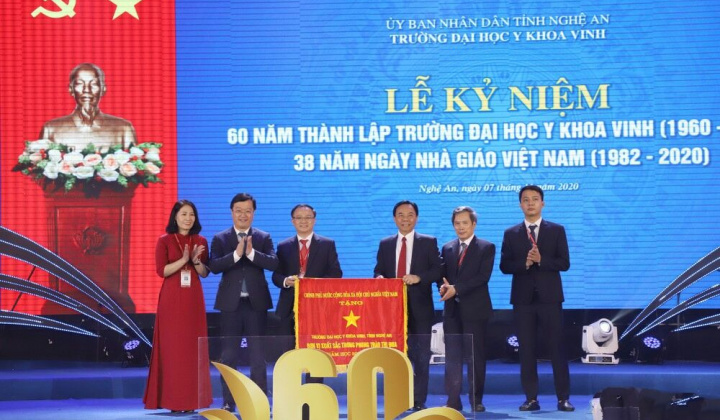 Trường Đại học Y khoa Vinh kỷ niệm 60 năm thành lập và đón nhận Cờ thi đua của Thủ tướng Chính phủ