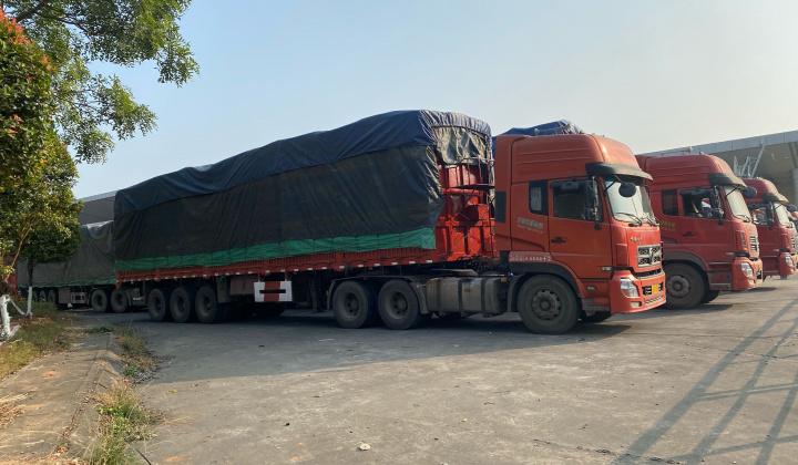 Bắt 100 xe hàng lậu Trung Quốc tại cửa khẩu Kim Thành, Lào Cai