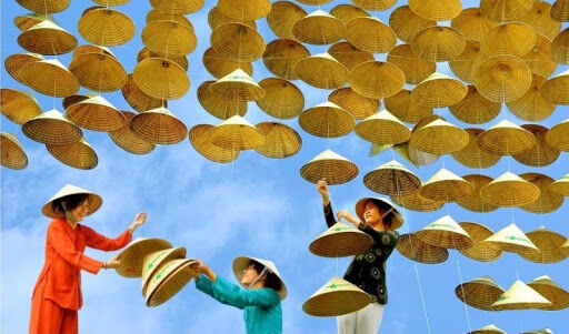 Xây dựng và phát triển văn hóa, con người Việt Nam đáp ứng yêu cầu phát triển đất nước