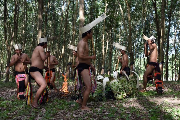 Mùa ăn than của người Giẻ - Triêng