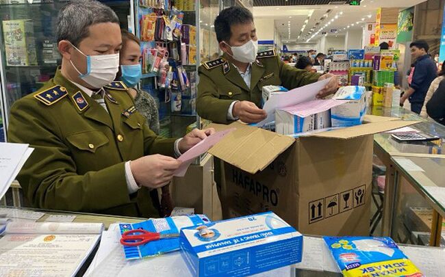 Rút giấy phép của các cửa hàng, hiệu thuốc tăng giá khẩu trang