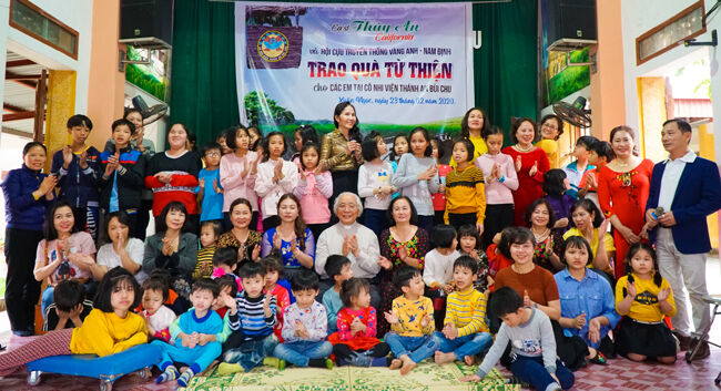 Mang yêu thương đến với trẻ em có hoàn cảnh khó khăn