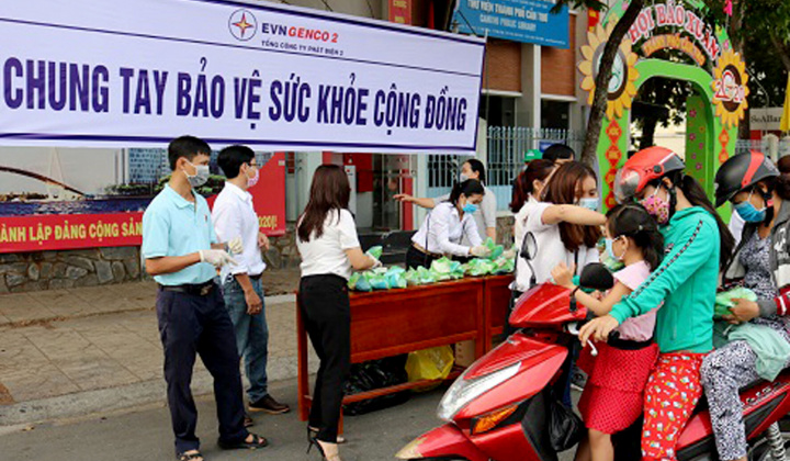 EVNGENCO 2 phát khẩu trang miễn phí cho người dân Cần Thơ