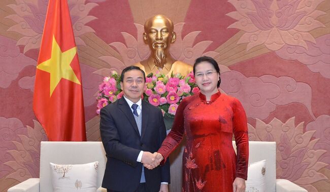 Chủ tịch Quốc hội tiếp Đại sứ Lào