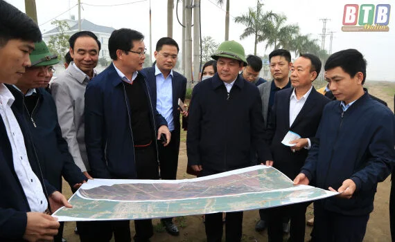 Bí thư Tỉnh ủy Thái Bình kiểm tra tiến độ thực hiện dự án cải tạo, nâng cấp đường 221A