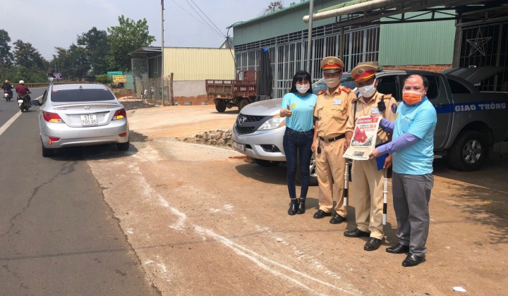 Hành trình xuyên Việt và thông điệp tuyên truyền "Phòng chống dịch Covid -19"