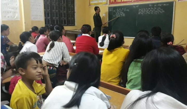 Lớp học xóa mù của người lính quân hàm xanh