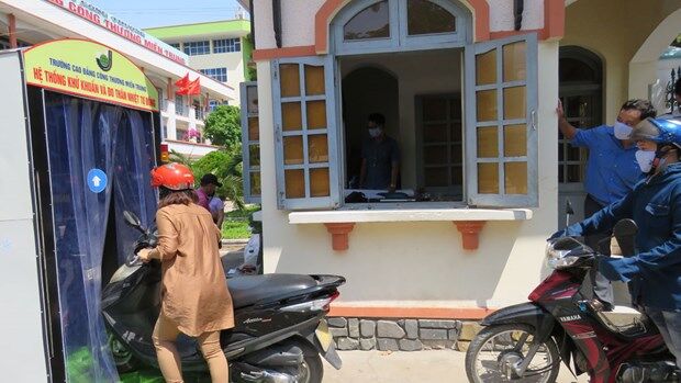 Phú Yên chế tạo hệ thống khử khuẩn và đo thân nhiệt tự động để phòng dịch