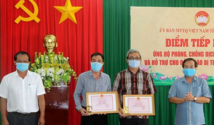 Hội doanh nhân trẻ trao tặng 500 bộ kít xét nghiệm SARS-CoV-2 cho Đồng Tháp