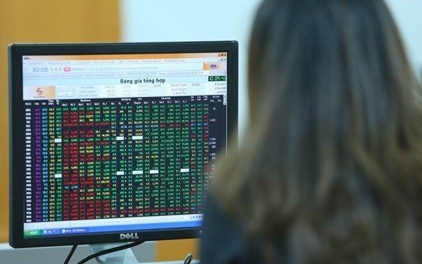 VN-Index tăng mạnh do giá dầu thế giới bật tăng trở lại