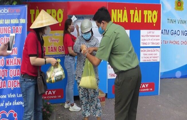 Vĩnh Long: Công an lắp ATM gạo hỗ trợ người khó khăn