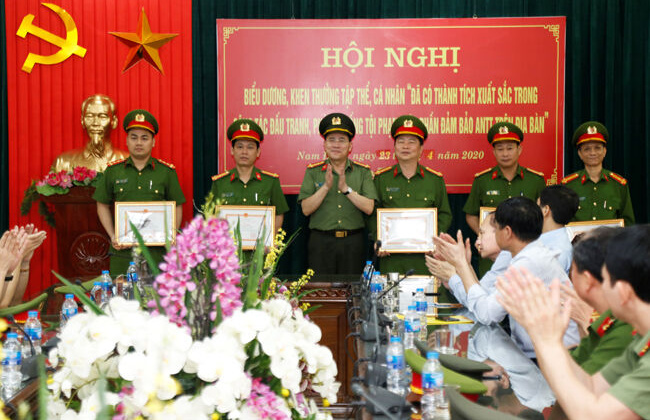 Công an Nam Định khen thưởng 9 tập thể, 33 cá nhân có thành tích xuất sắc