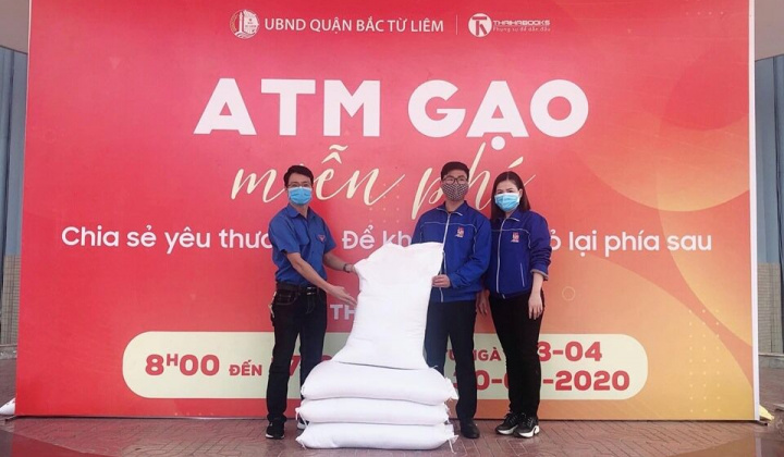 Thầy giáo đi khắp ngõ phố tuyên truyền phòng chống dịch