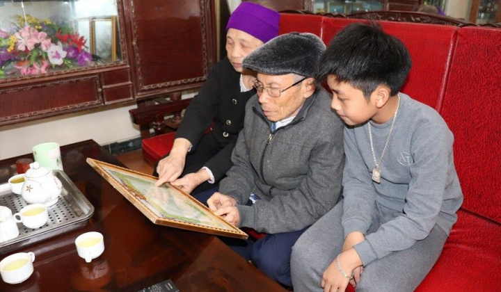 Cụ ông 75 tuổi sử dụng tiền trợ cấp tàn tật ủng hộ chống dịch COVID-19