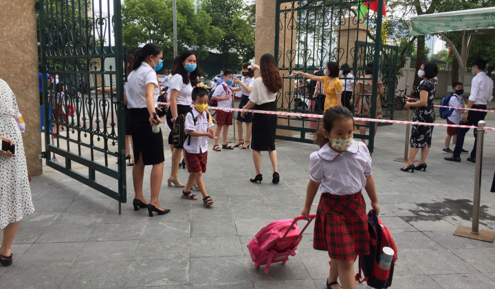 Học sinh Trường Tiểu học Nam Trung Yên hân hoan trở lại trường