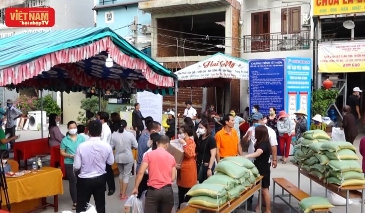 Việt Nam: Có cây ATM gạo đầu tiên ở chùa