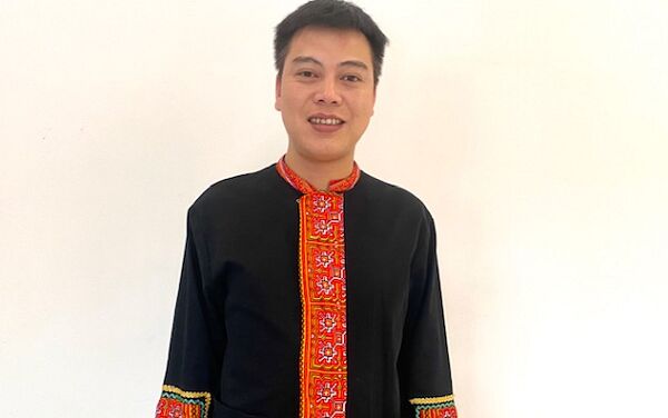 Người thầy dân tộc Dao 'cõng con chữ lên non' – điển hình tiêu biểu học theo Bác