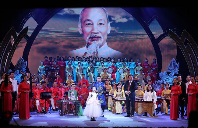 Chương trình nghệ thuật “Dâng Người tiếng hát mùa Xuân”