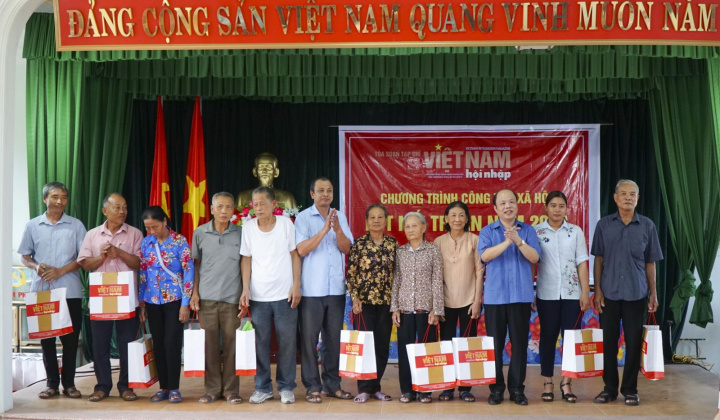 Tạp chí Việt Nam hội nhập tổ chức chương trình "Kết nối tri ân" năm 2020