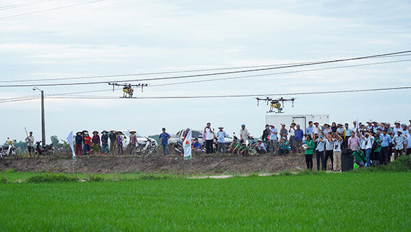 Quảng Nam: Trình diễn thiết bị phun thuốc bảo vệ nông vụ