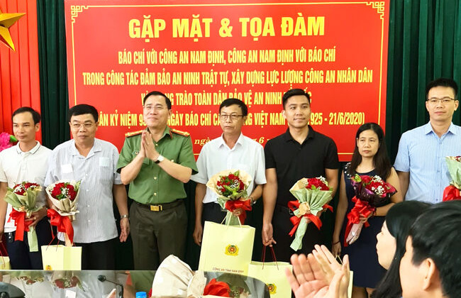 Báo chí với Công an nhân dân và phong trào toàn dân bảo vệ ANTQ