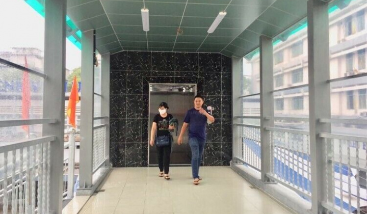 Cầu bộ hành có thang máy đầu tiên cho người bệnh