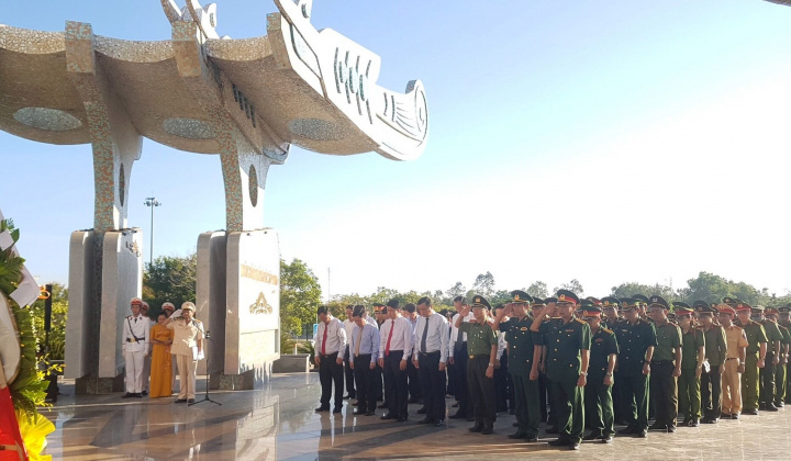 Lãnh đạo tỉnh Quảng Nam tri ân các anh hùng liệt sĩ