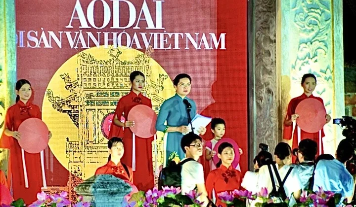 Các di sản văn hóa thế giới của Việt Nam hội tụ lung linh trên áo dài