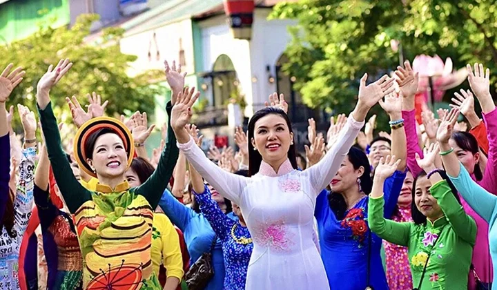 Phát huy sức mạnh văn hóa, con người Việt Nam