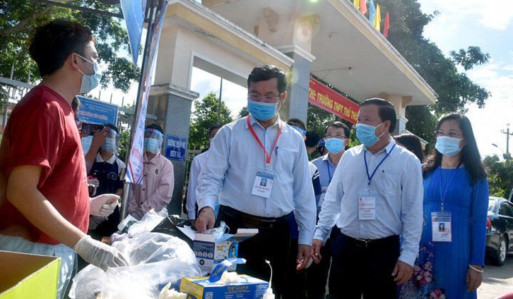 GDĐT: Thứ trưởng Nguyễn Văn Phúc kiểm tra công tác thi tốt nghiệp THPT tại Long An