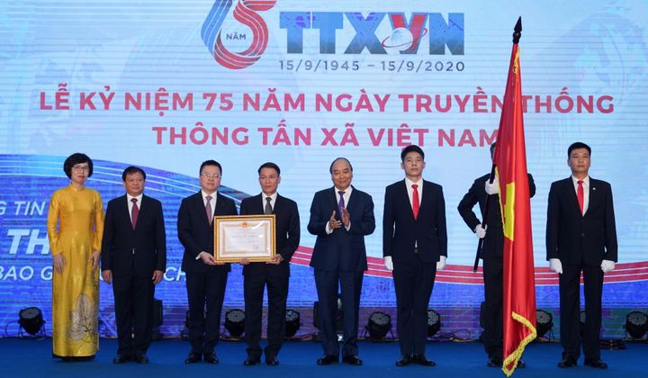 Viết tiếp ‘biên niên sử’ báo chí về dân tộc Việt Nam
