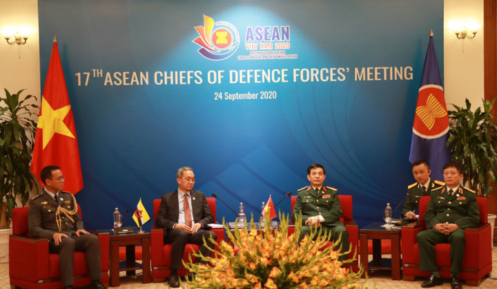 Thượng tướng Phan Văn Giang tiếp Đại sứ và Tùy viên Quốc phòng các nước ASEAN
