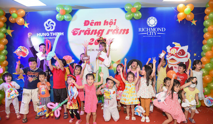 Mang “Trăng yêu thương” đến với các em thiếu nhi tại các Khu căn hộ của Tập đoàn Hưng Thịnh.