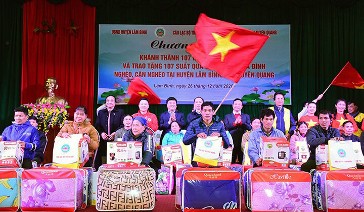 Vận động 1,5 triệu suất quà cho người nghèo, nạn nhân chất độc da cam