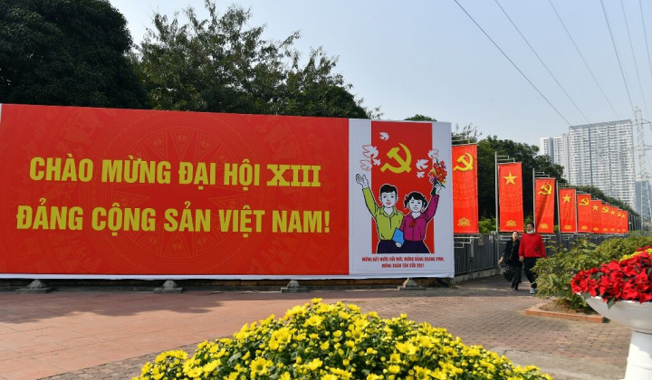 Hà Nội rực rỡ cờ hoa chào mừng Đại hội XIII của Đảng