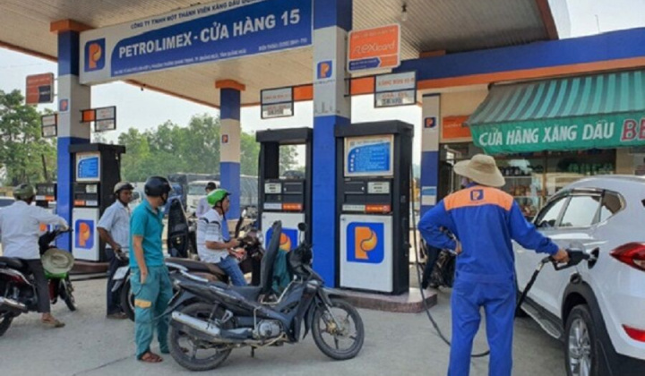 Giá xăng dầu tăng mạnh, xăng RON95 lên gần 23.000 đồng/lít