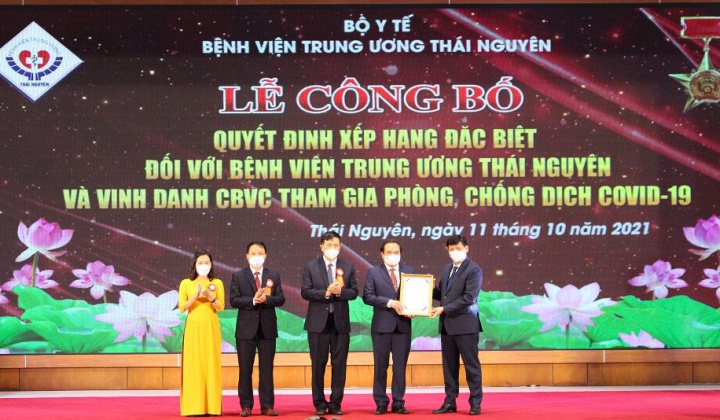 Bệnh viện Trung ương Thái Nguyên công bố quyết định xếp hạng đặc biệt