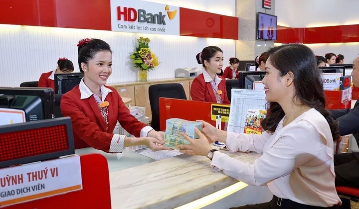 Địa ốc Phú Long “sang tay” 5,16 triệu cổ phiếu HDB cho Tổng Giám đốc Sovico?