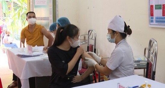 Bảo Thắng: Triển khai tiêm phòng Covid-19 cho học sinh và nhân viên y tế